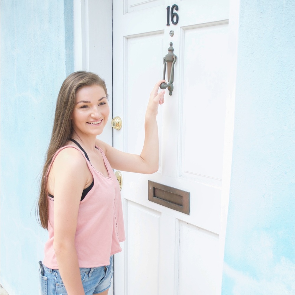 Meet your Posher, Laura